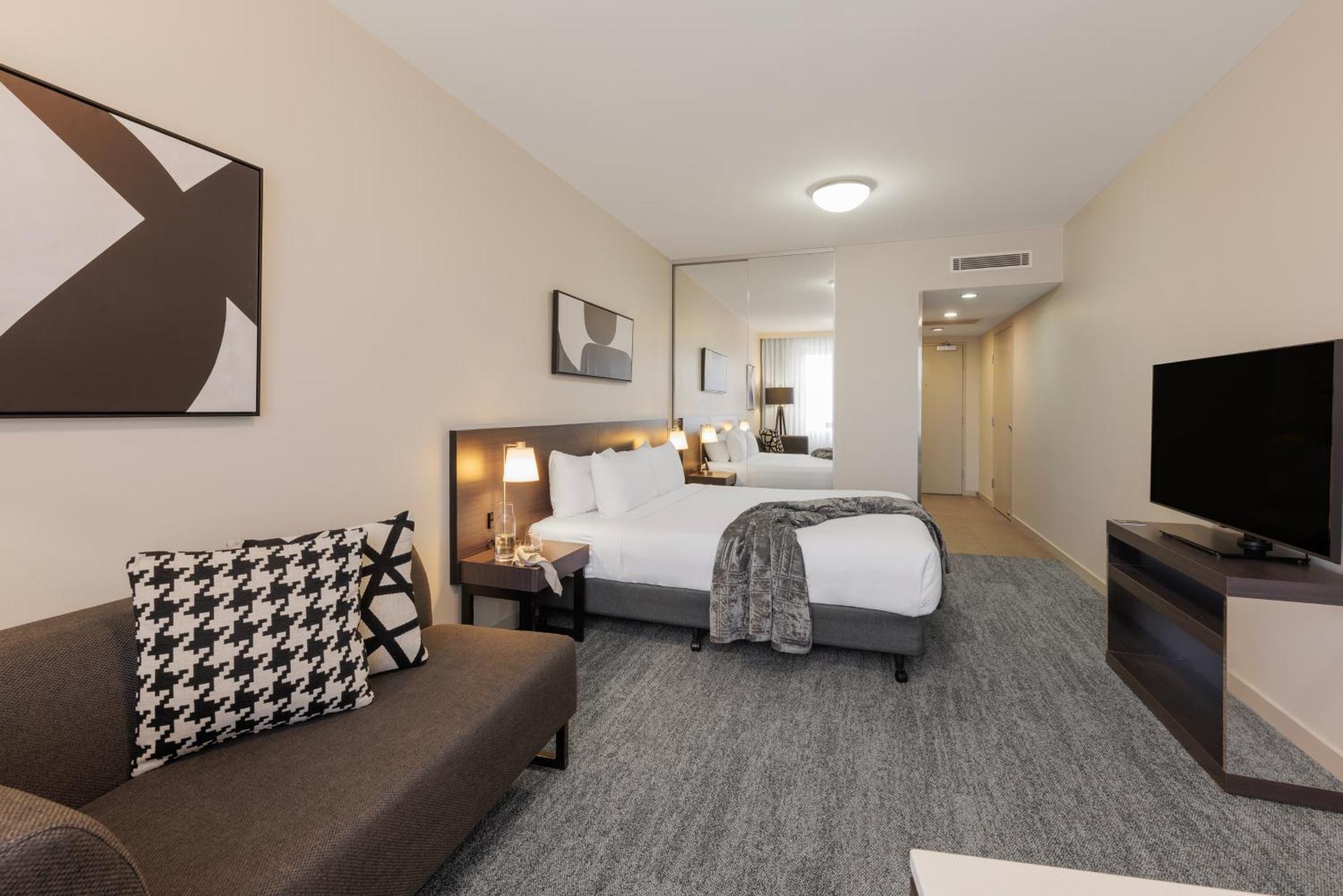 Punthill Norwest Aparthotel Exteriör bild