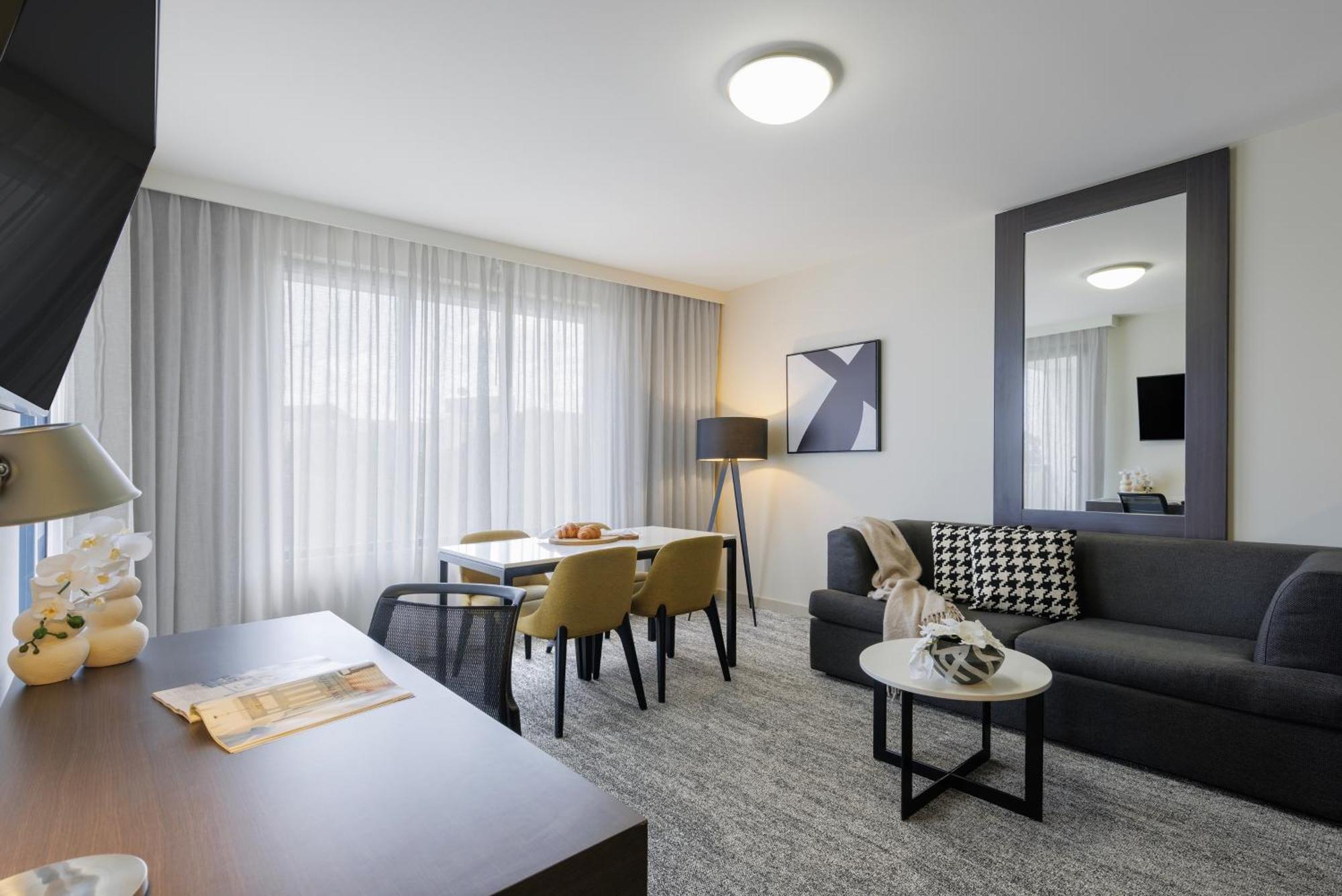 Punthill Norwest Aparthotel Exteriör bild