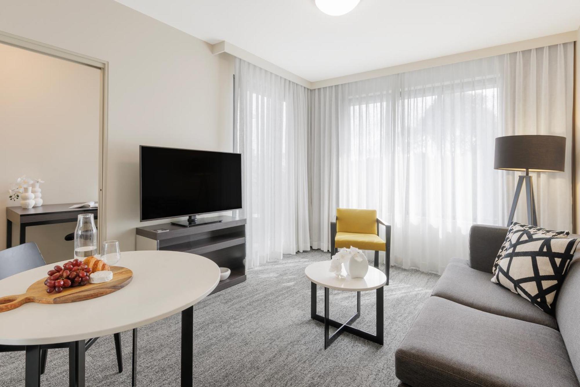 Punthill Norwest Aparthotel Exteriör bild